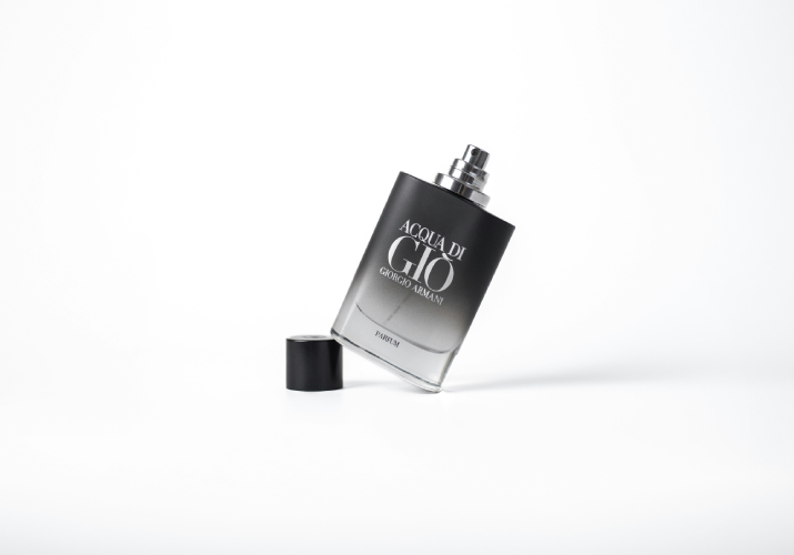Cum a cucerit Giorgio Armani lumea parfumurilor>