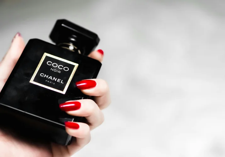 Chanel: „Femeia care nu poartă parfum nu are viitor.”>