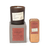 Biblioteca Paddywax F. Lumânare parfumată DOUGLASS în cutie cadou 6,5 oz (184 g)