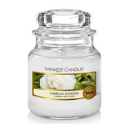 Aromatic lumânare clasică Little Camellia Blossom 104 G