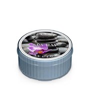 Lumânare cu parfum de zi Kringle Candle Spa (35 g)