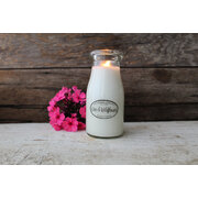 MILKHOUSE CANDLE Lumânare parfumată Liliac și flori sălbatice MILKBOTTLE (227 g)