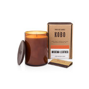 Lumânare KOBO Woodblock Lumânare parfumată din piele Modena (15 oz / 425 g)