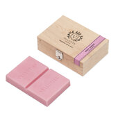 Ceara parfumata Vellutier Rosy Cheeks in cutie de lemn 50g