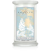 Kringle Candle Lumanare parfumata cu 2 fitiluri din lemn de santal si Cade (624 g)