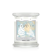 Lumanare Kringle Candle lemn de santal si cade lumanare parfumata medie 2 fitil (411g)