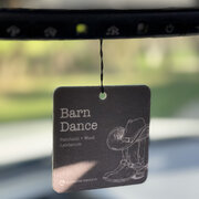 Parfum de mașină Milkhouse Candle Barn Dance
