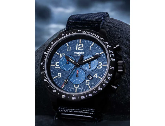 p67-officer-pro-chronograph_blue_natol_mood_day.jpg